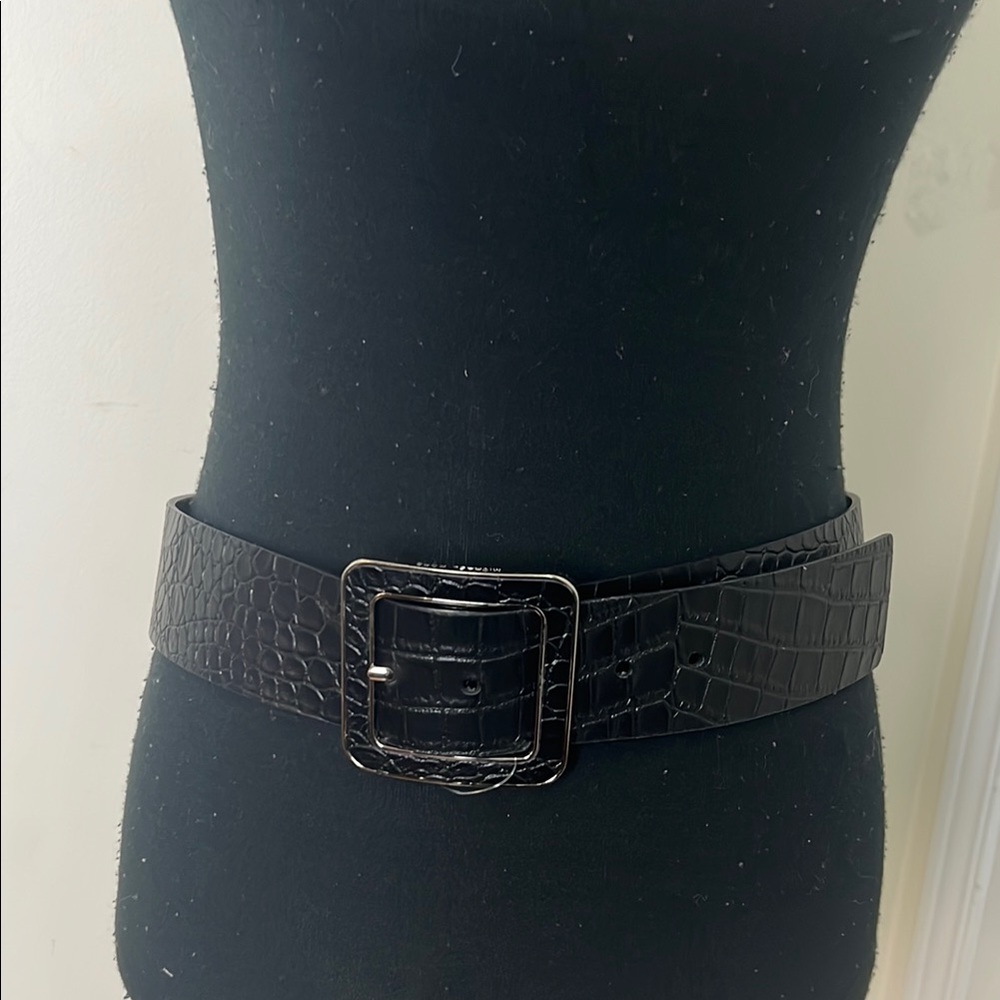 Michael Kors Elegant Black Crocodile-Embossed Square Buckle Belt
